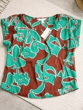 Nine West NWT Short Sleeve Silky Tee Abstract Floral Green Brown Blouse Size L